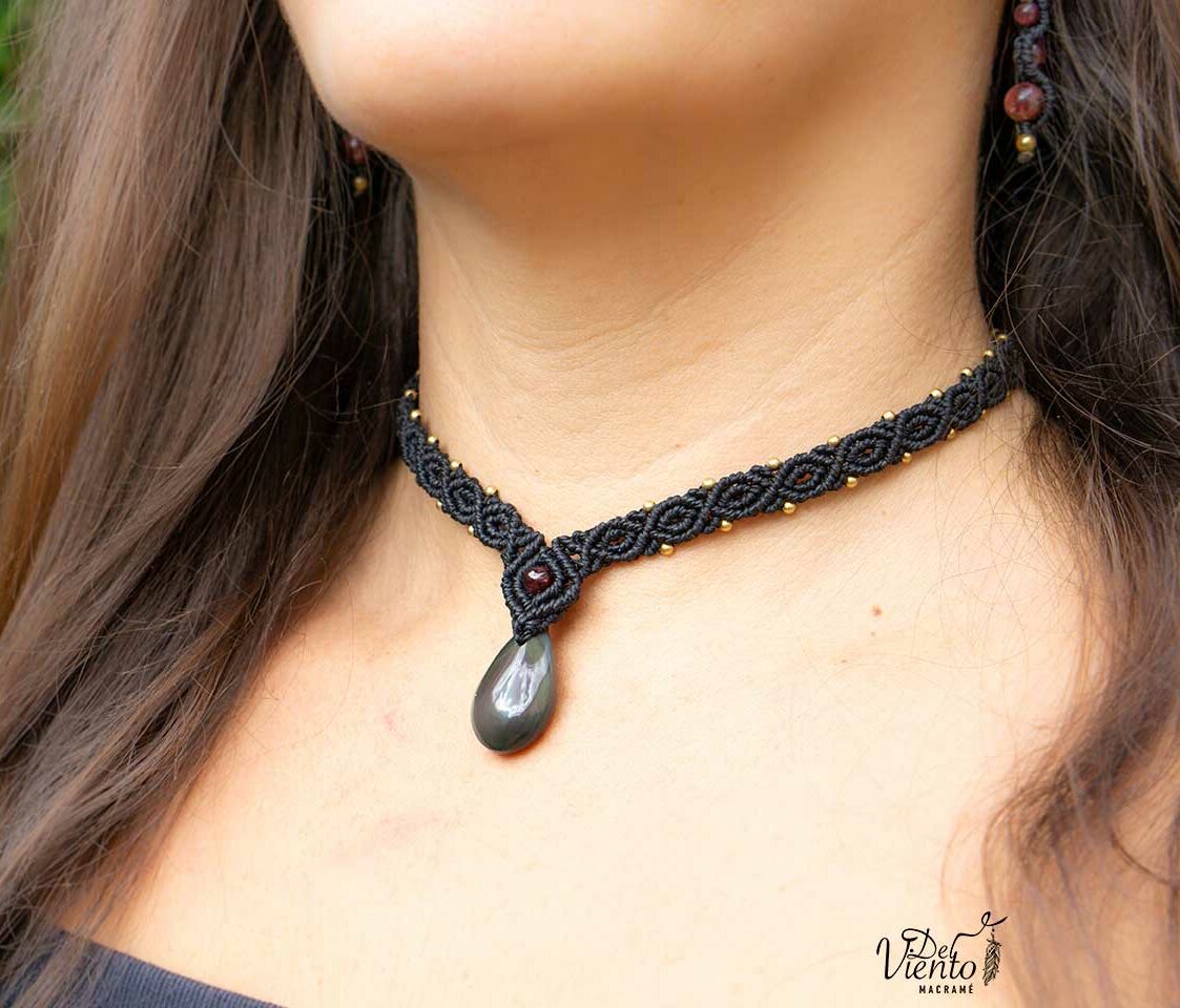 "Conjunto de Ana" Choker de macrame con Obsidiana Arcoiris y Pendientes Kundalini con Granates