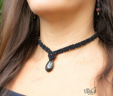 "Conjunto de Ana" Choker de macrame con Obsidiana Arcoiris y Pendientes Kundalini con Granates