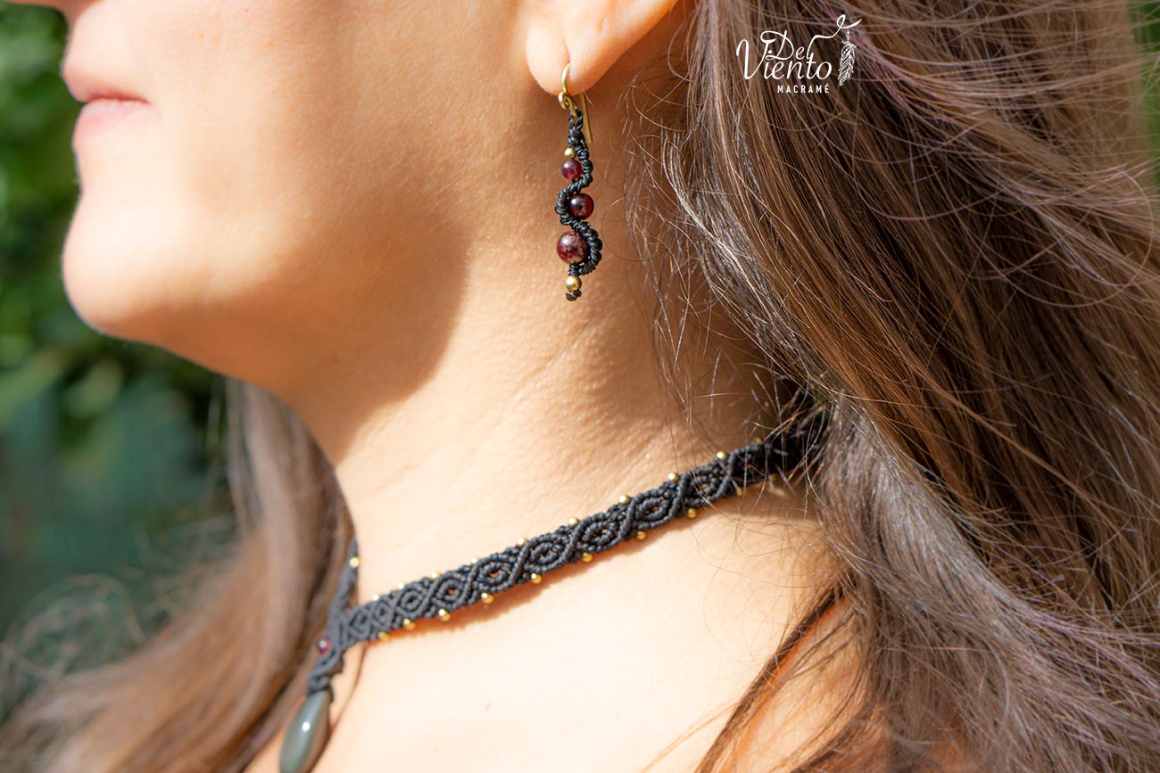 "Conjunto de Ana" Choker de macrame con Obsidiana Arcoiris y Pendientes Kundalini con Granates
