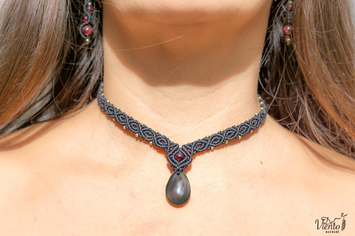 "Conjunto de Ana" Choker de macrame con Obsidiana Arcoiris y Pendientes Kundalini con Granates