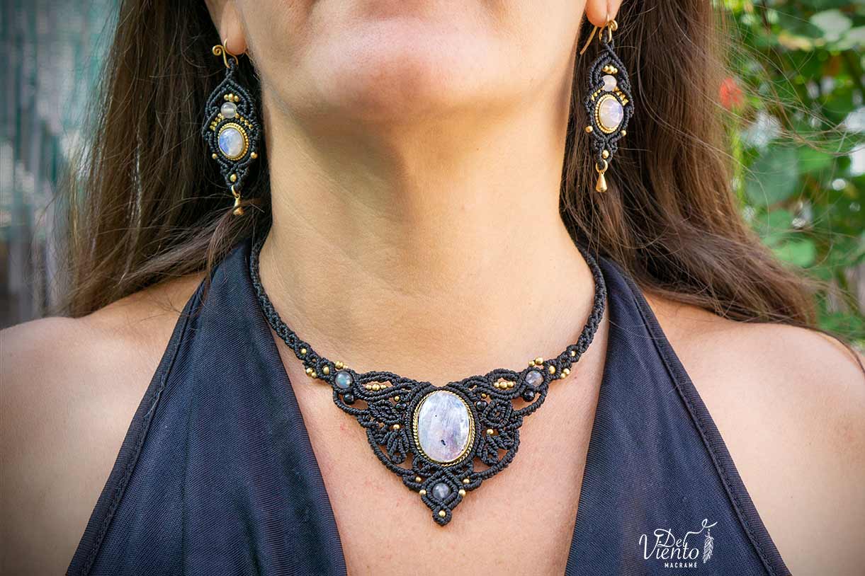 "RESERVADO: Creado para Cynthia" Conjunto Collar y Pendientes con Piedra Luna