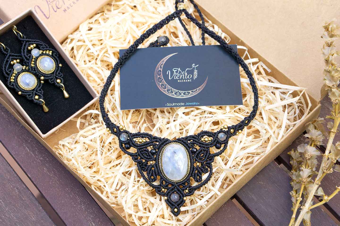 "RESERVADO: Creado para Cynthia" Conjunto Collar y Pendientes con Piedra Luna