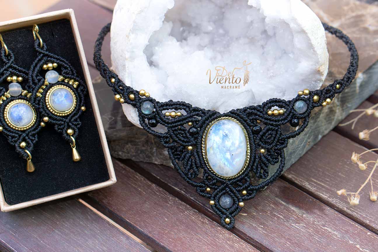 "RESERVADO: Creado para Cynthia" Conjunto Collar y Pendientes con Piedra Luna