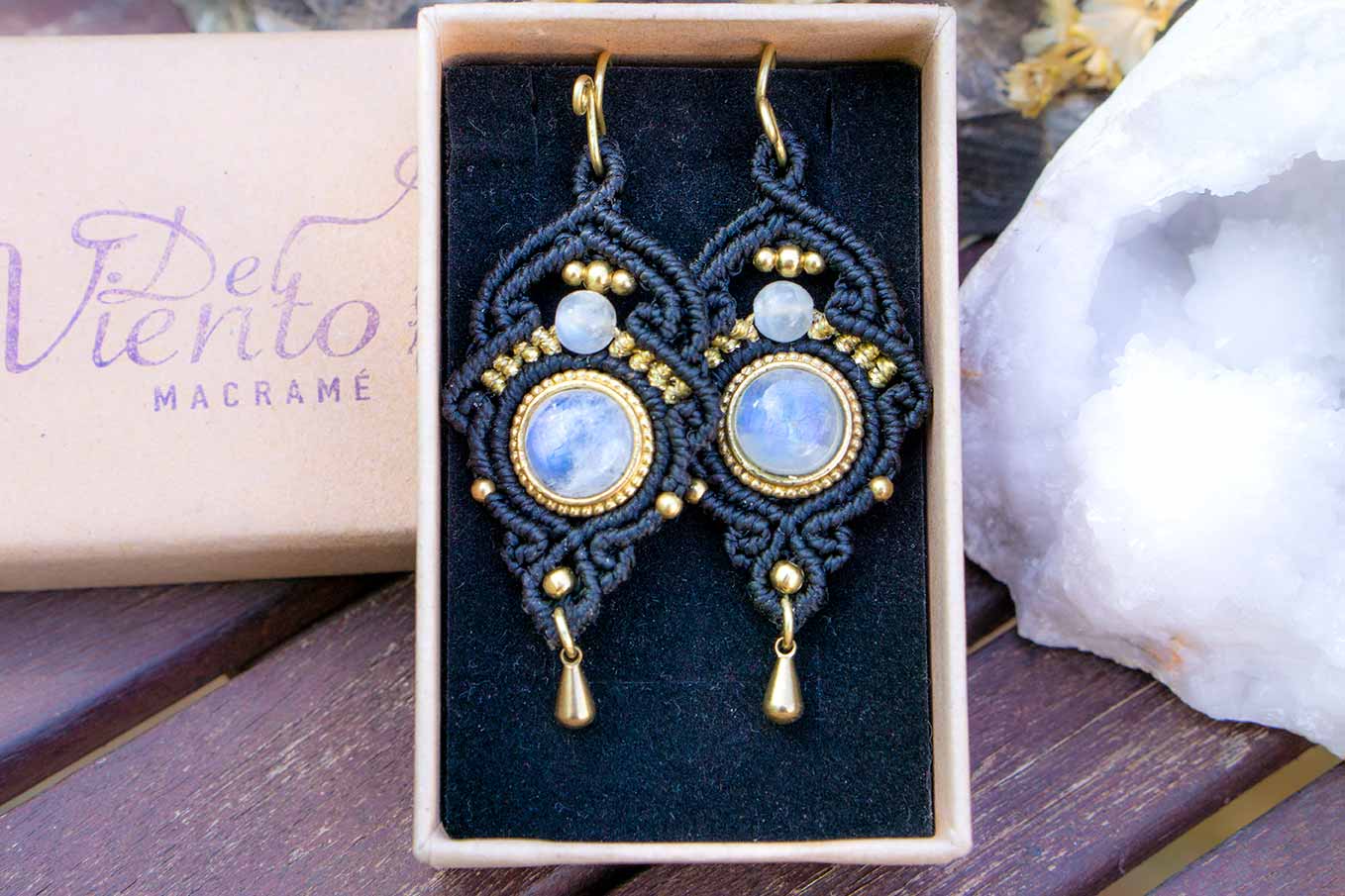 "RESERVADO: Creado para Cynthia" Conjunto Collar y Pendientes con Piedra Luna