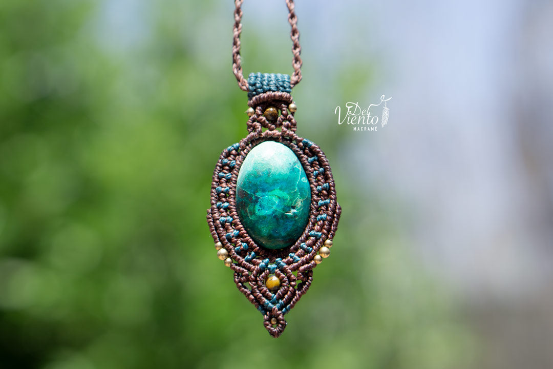 Colgante de macramé con Crisocola