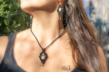"Reservado para Cynthia" Conjunto personalizado con Piedra Luna | Colgante, Pendientes Kundalini y Pendientes Vesta