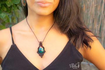 Colgante de macramé con Atardecer de Sonora (Crisocola & Cuprita)
