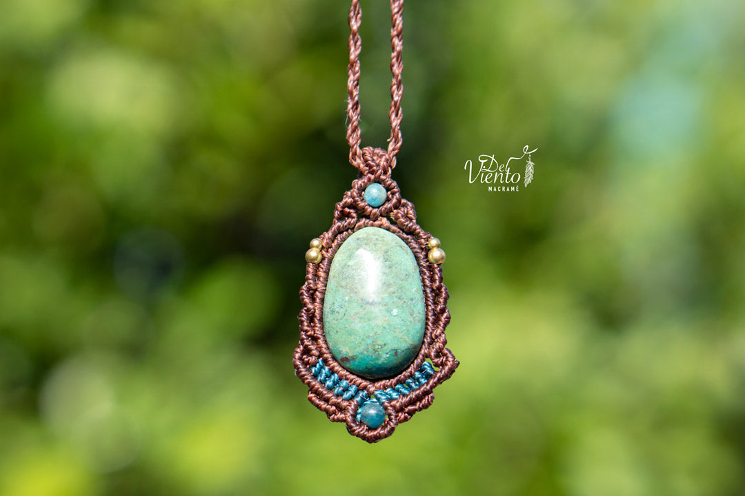 Colgante de macramé con Crisocola