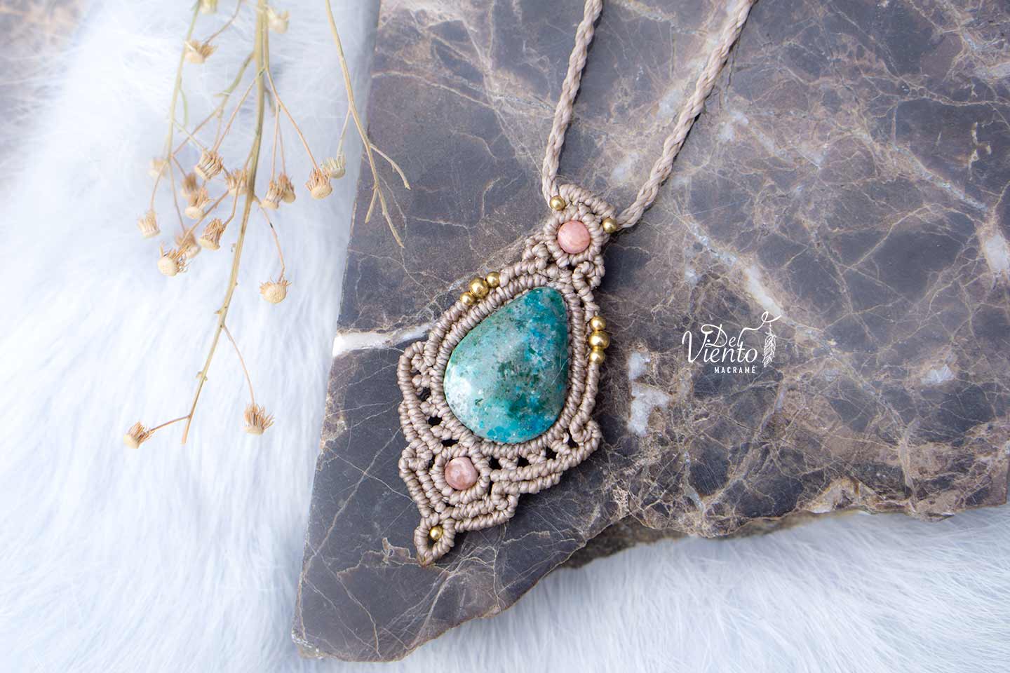 Colgante de macramé con Crisocola