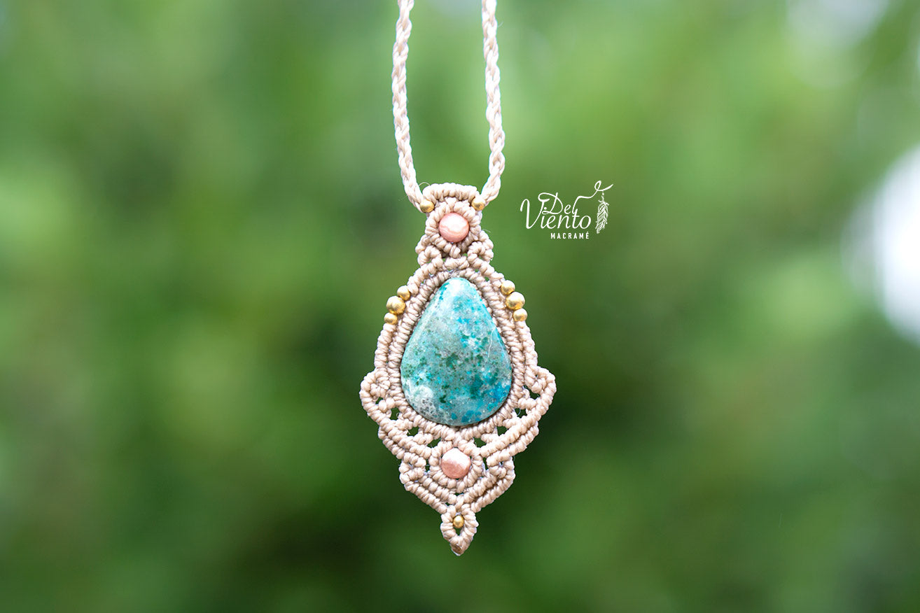Colgante de macramé con Crisocola
