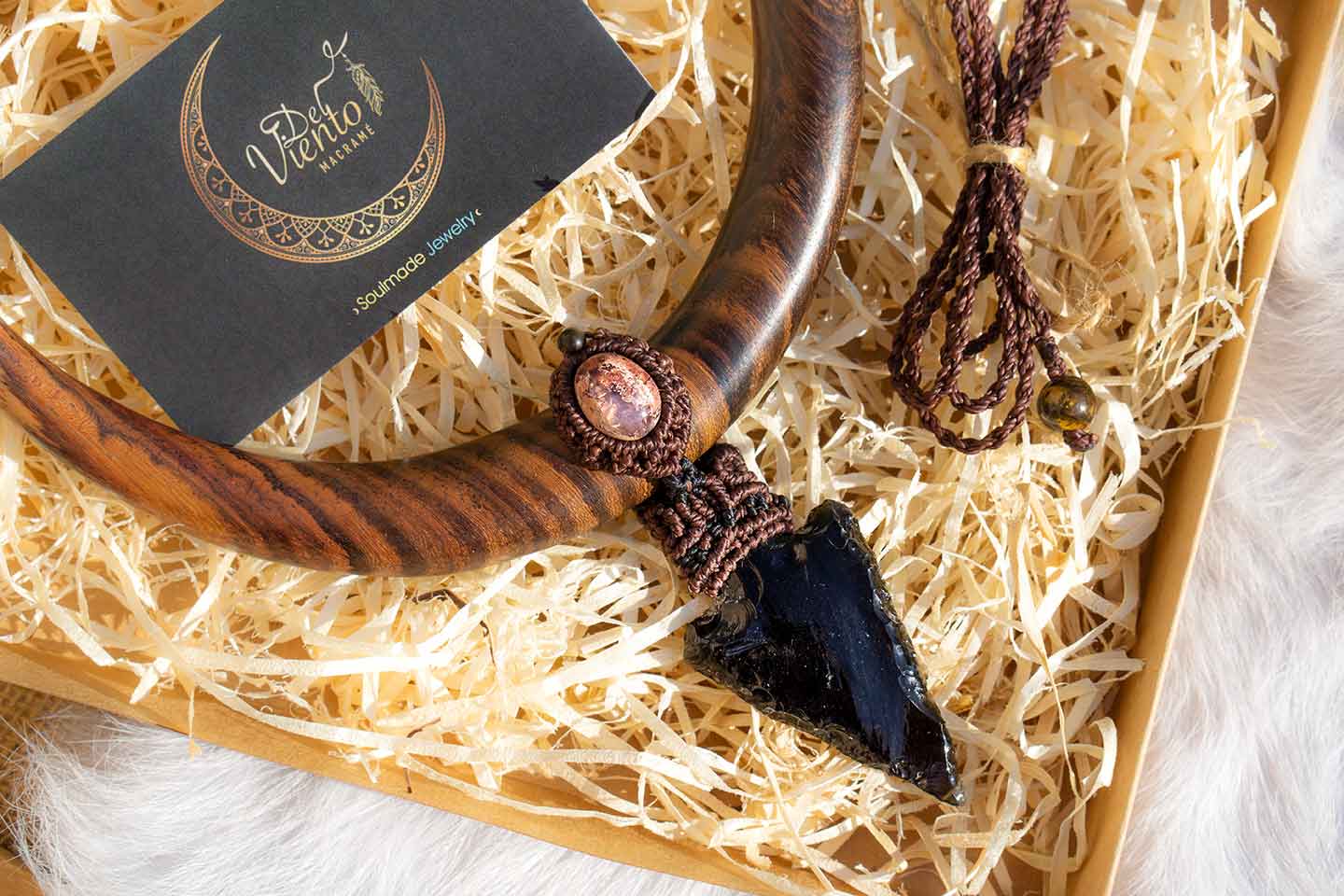 "Reservado para Arena" Collar de macrame con Ópalo de fuego y Obsidiana negra