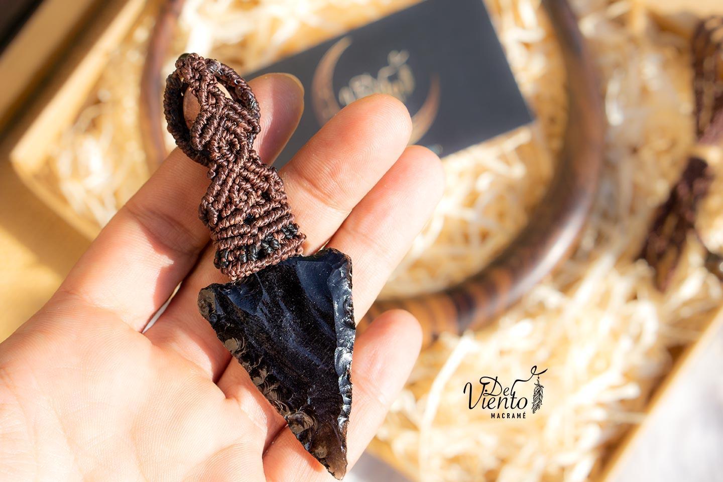 "Reservado para Arena" Collar de macrame con Ópalo de fuego y Obsidiana negra