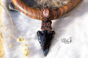 "Reservado para Arena" Collar de macrame con Ópalo de fuego y Obsidiana negra