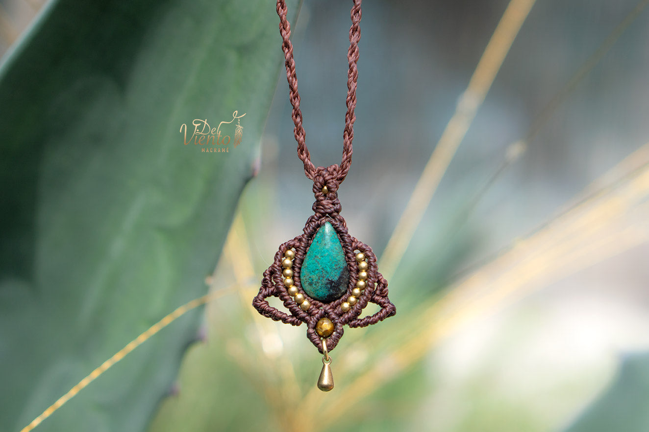 Flor de Loto de macramé con Atardecer de Sonora (Crisocola & Cuprita)