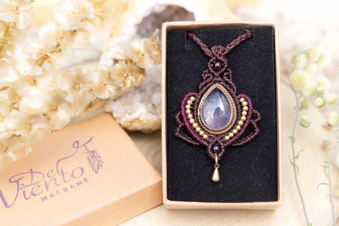 Reservada para Carmen | Collar de macramé Flor de loto con Cuarzo Rosa