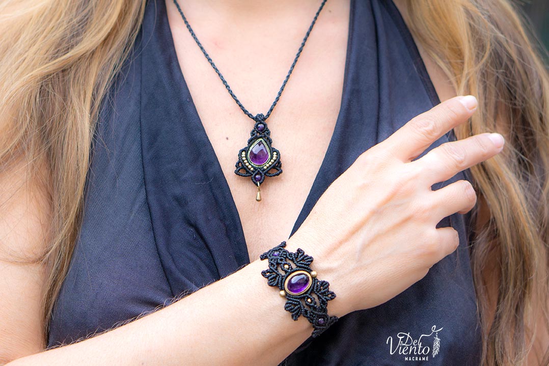 “Reserva Especial SUPERVIVIENTES24 Laura Madrueño” Pulsera Brazalete con Amatista