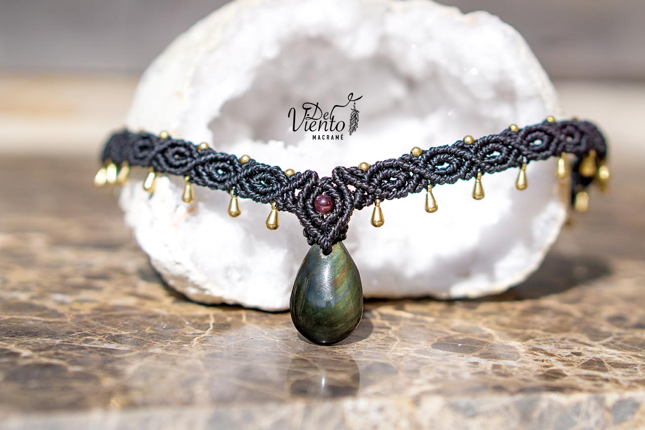 Choker de macrame con Obsidiana Arcoiris