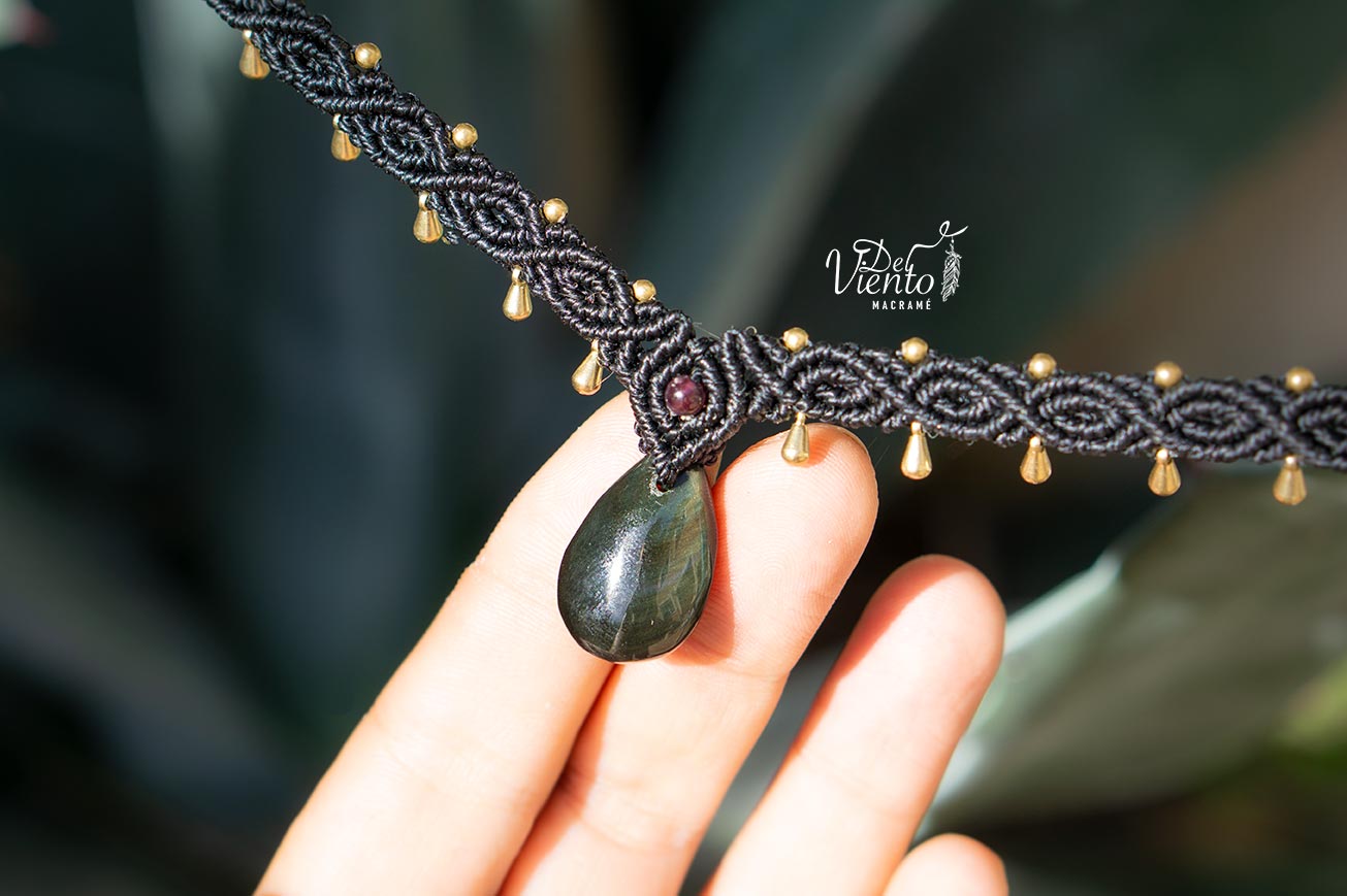 Choker de macrame con Obsidiana Arcoiris