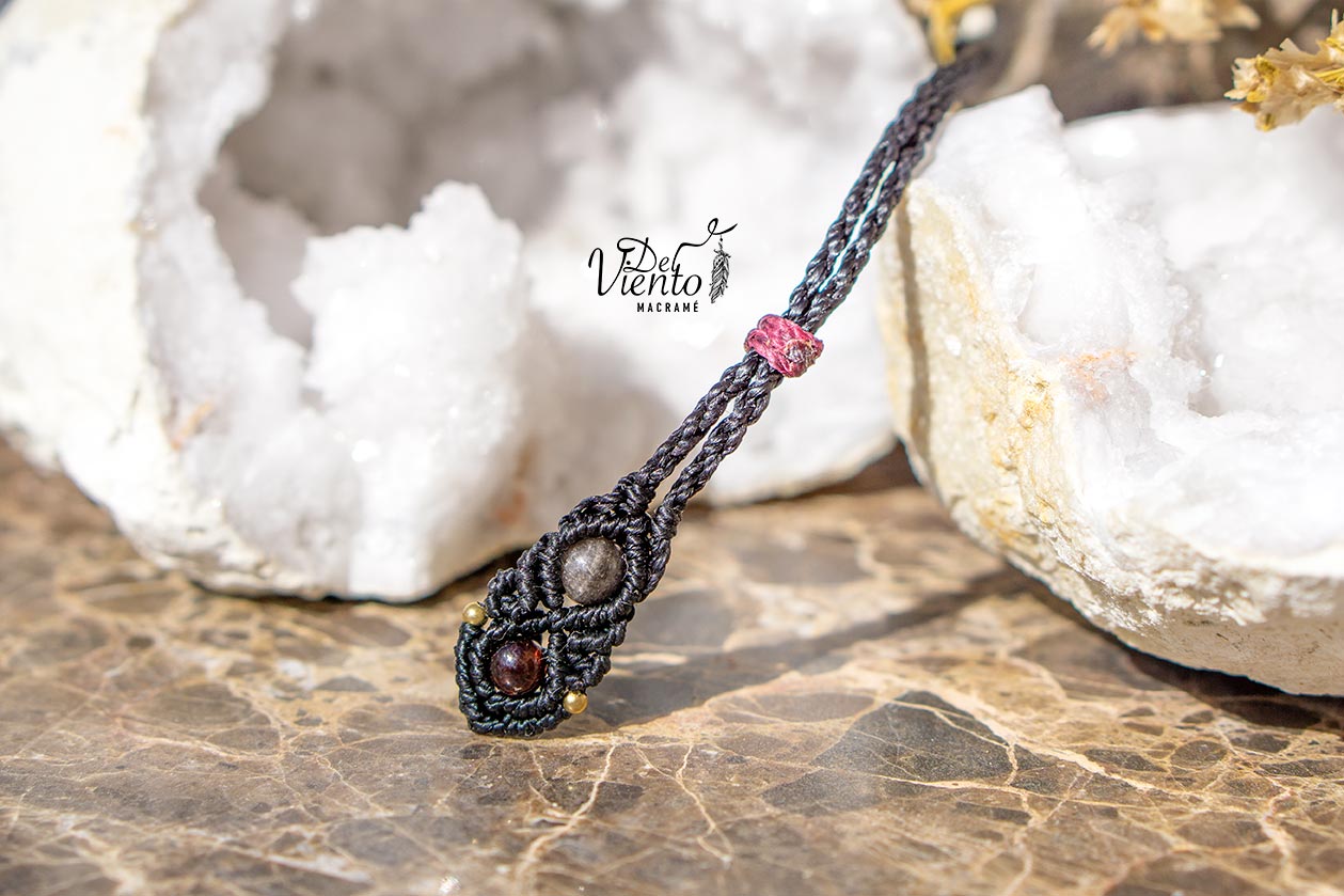 Choker de macrame con Obsidiana Arcoiris