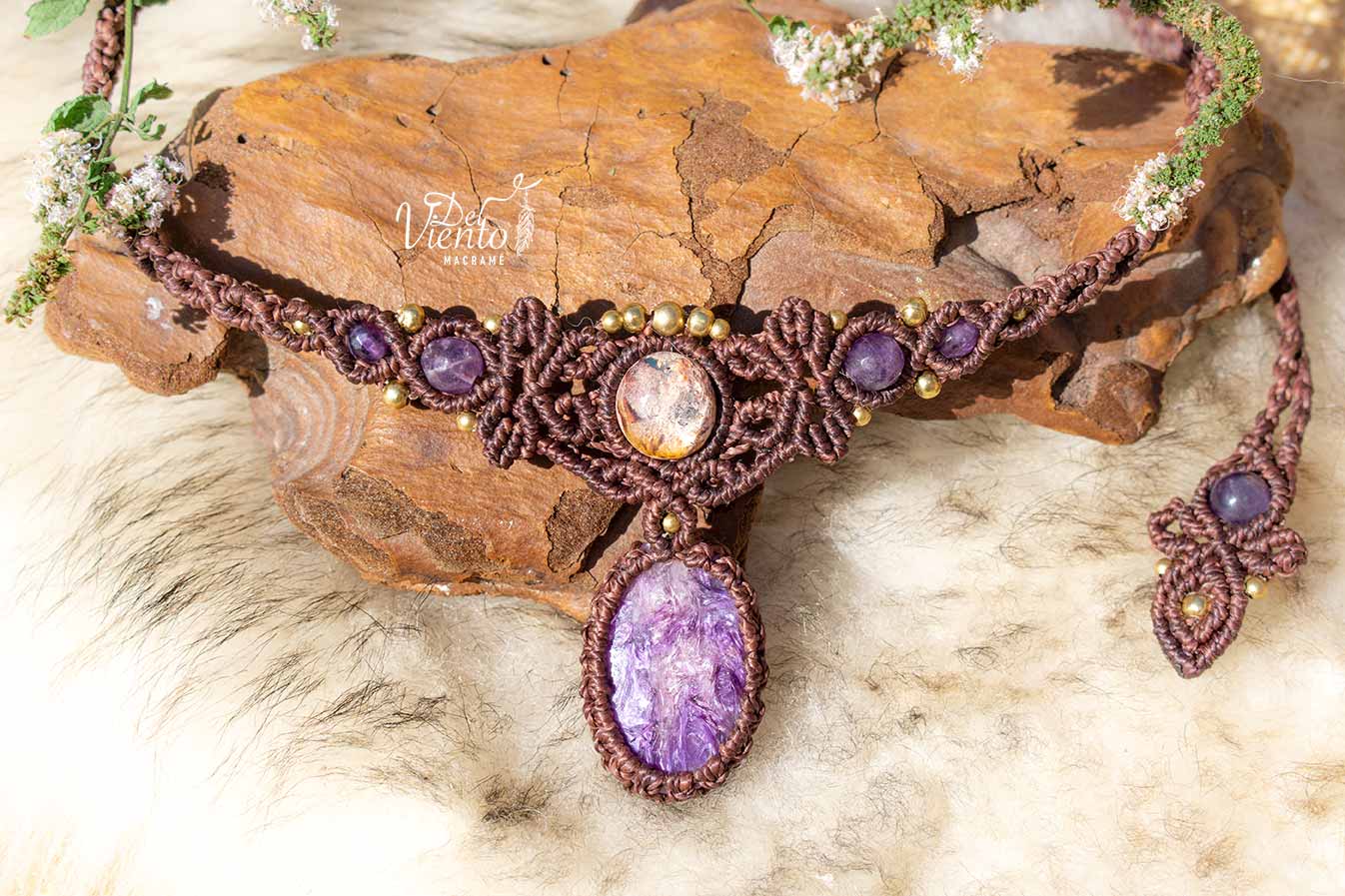 Collar gargantilla  de macrame con Ópalo de Fuego y Charoita