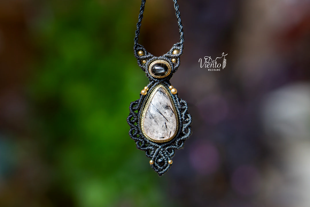 Colgante GEA con Cuarzo turmalina y Black Star