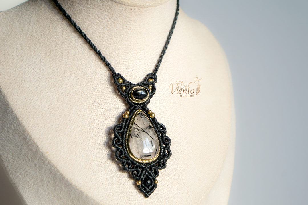 Colgante GEA con Cuarzo turmalina y Black Star
