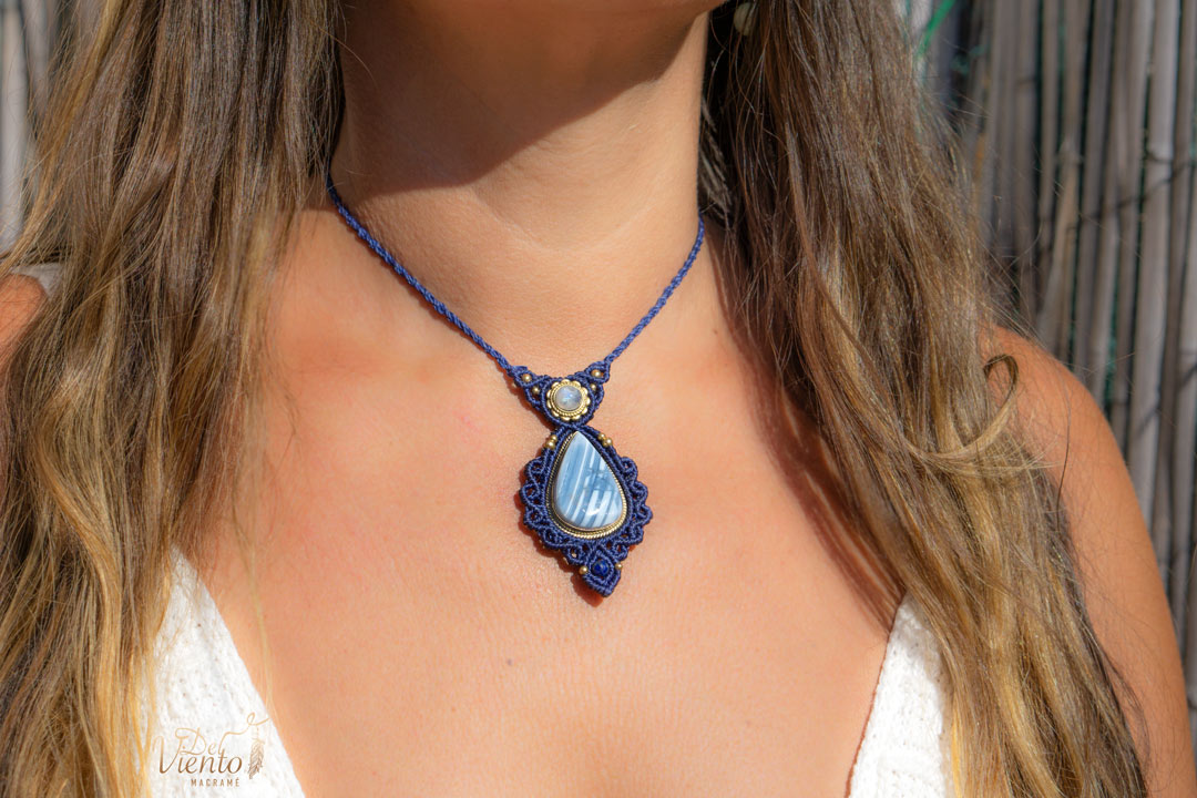 Colgante GEA con Piedra Luna & Ópalo azul