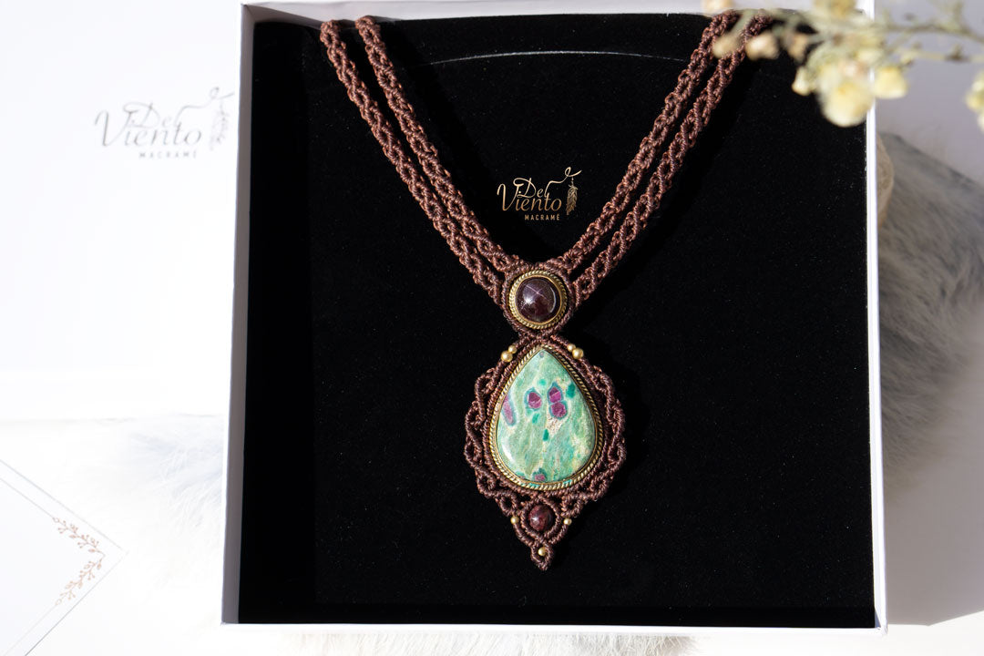 Collar GEA con Rubifucsita y Granate Estrella