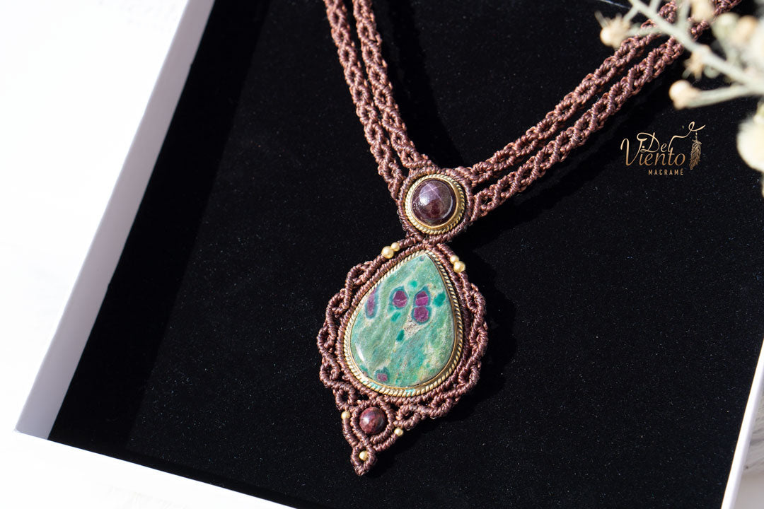 Collar GEA con Rubifucsita y Granate Estrella