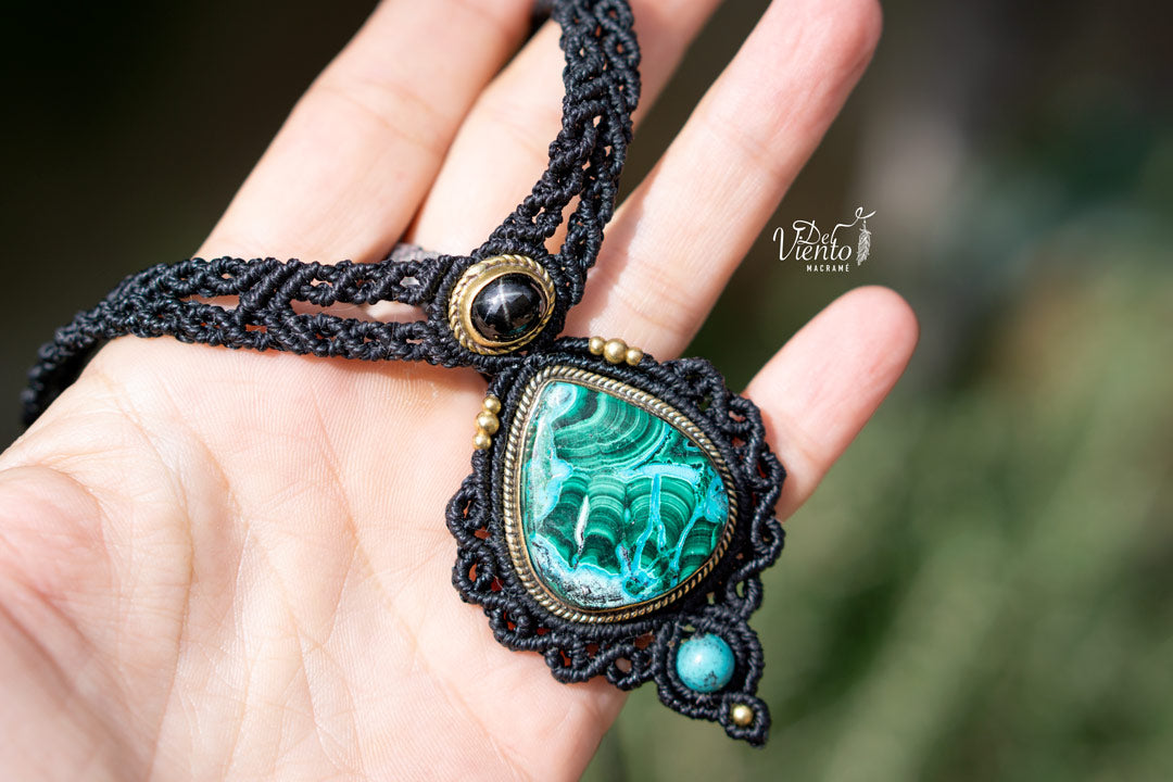 Collar Gea con Black Star & Malacola