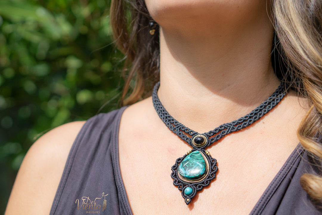 Collar Gea con Black Star & Malacola