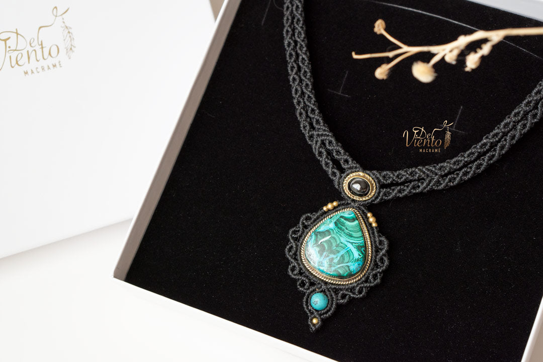 Collar Gea con Black Star & Malacola