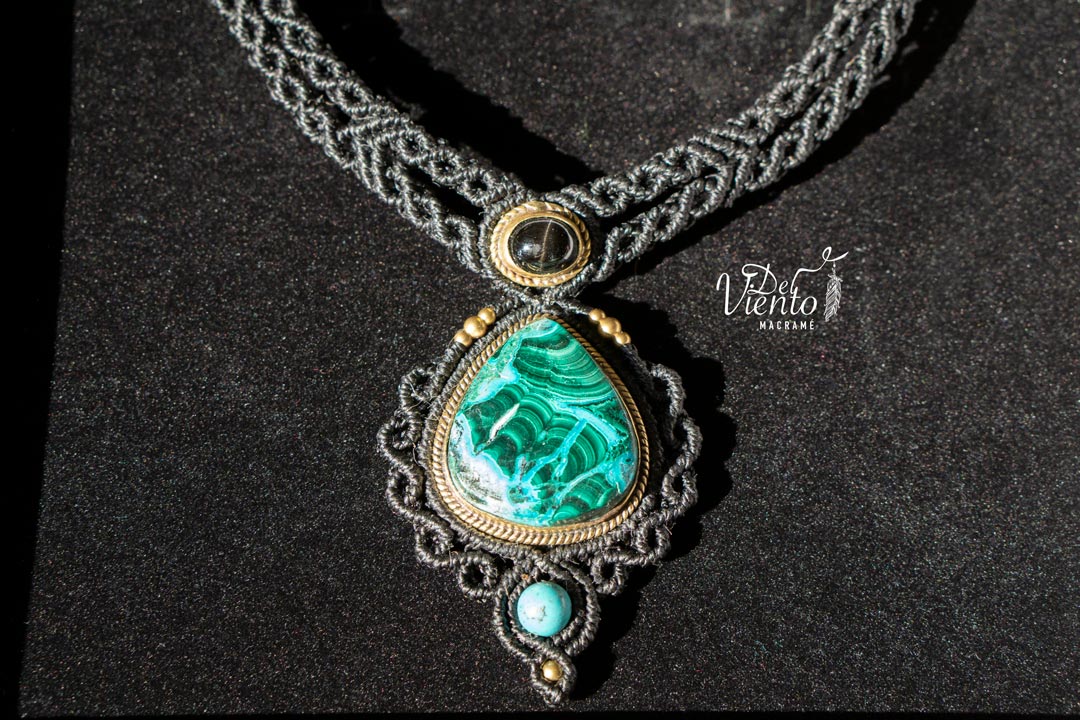 Collar Gea con Black Star & Malacola