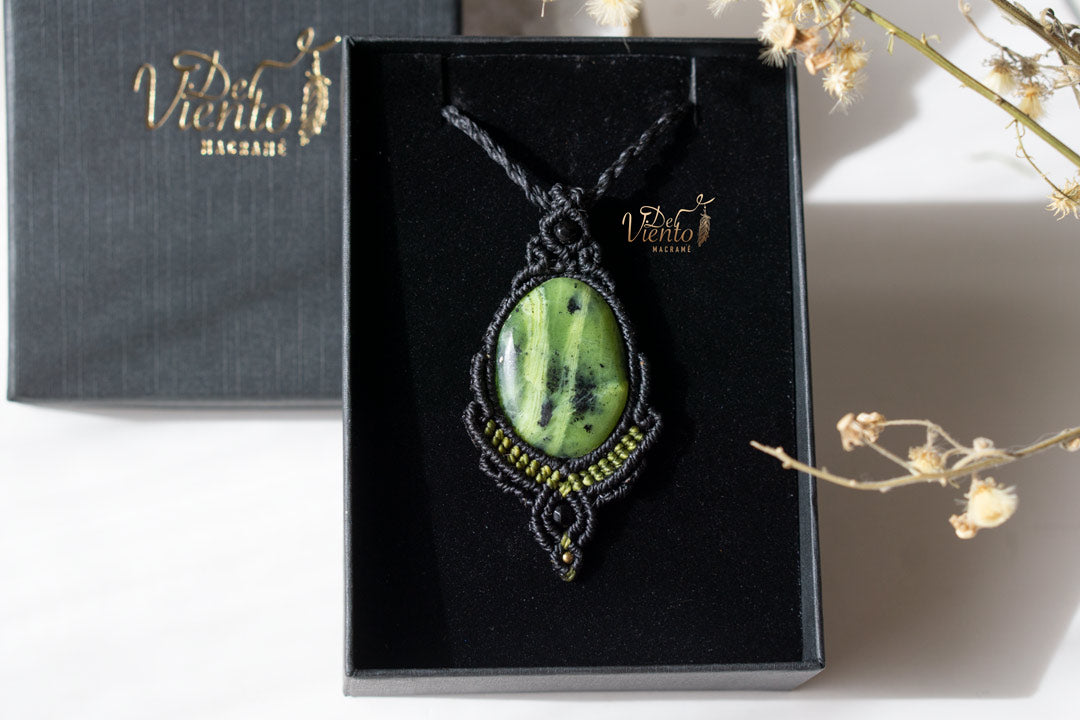 Collar con Jade nefrita