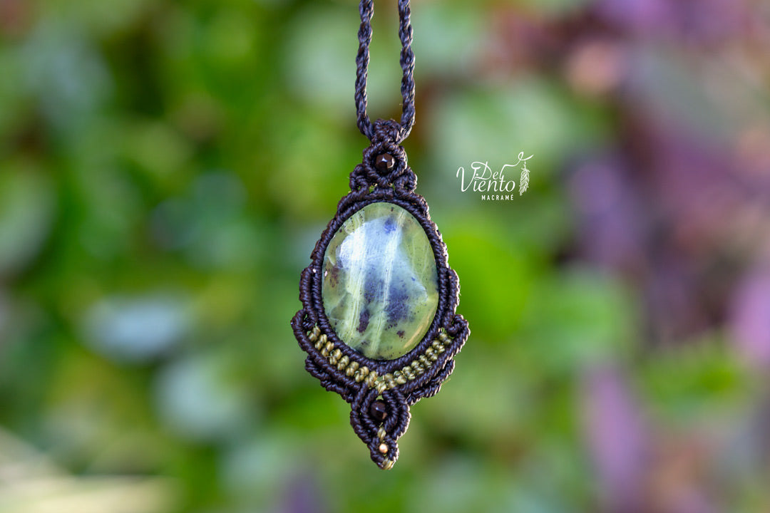Collar con Jade nefrita