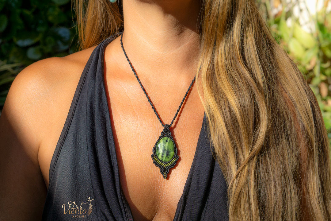 Collar con Jade nefrita