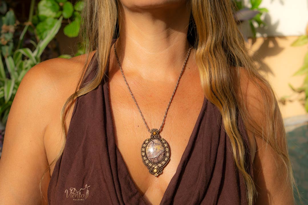 Collar de macrame con Jaspe dendrita