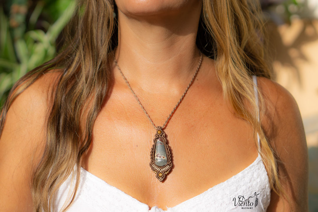 Collar de macrame con Jaspe dendrita