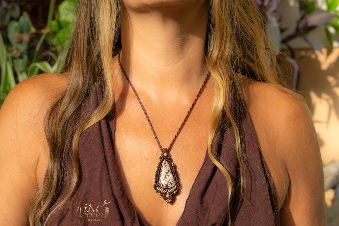 Collar de macrame con Jaspe dendrita
