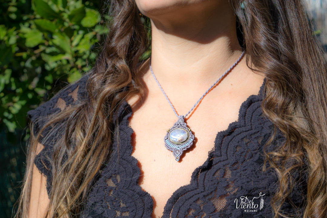 Colgante LUZ con Piedra Luna