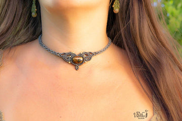 "Reservada para Larry" Collar-Tiara de macrame con Ámbar de México