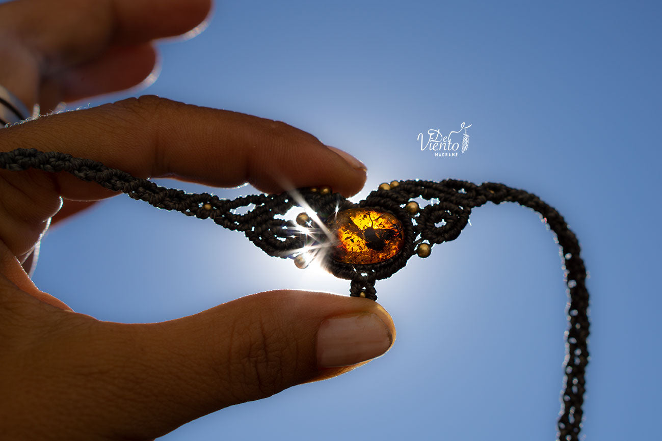 "Reservada para Larry" Collar-Tiara de macrame con Ámbar de México