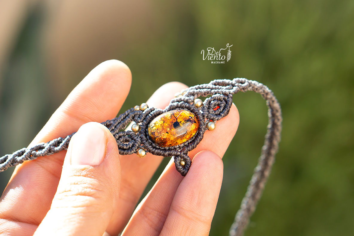 "Reservada para Larry" Collar-Tiara de macrame con Ámbar de México