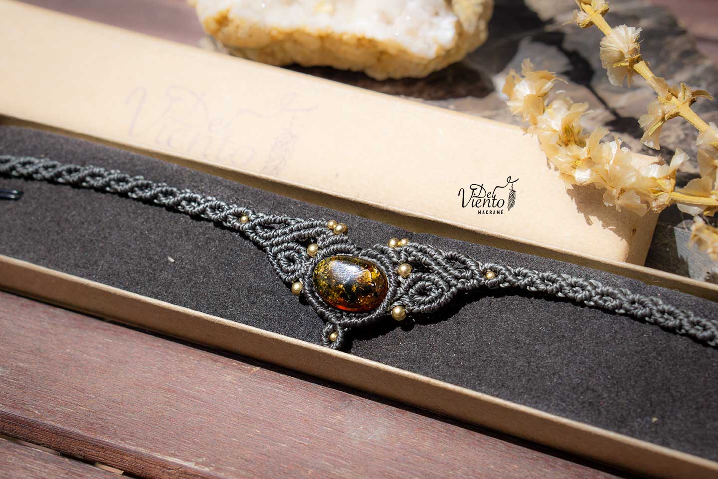 "Reservada para Larry" Collar-Tiara de macrame con Ámbar de México
