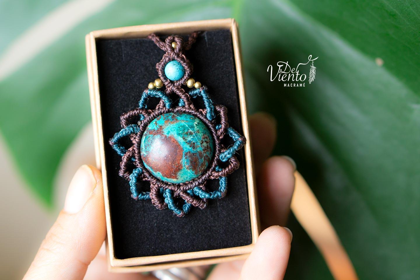 RESERVADO para Ana | Mandala colgante de macramé con Atardecer de Sonora (Crisocola & Cuprita) y turquesa