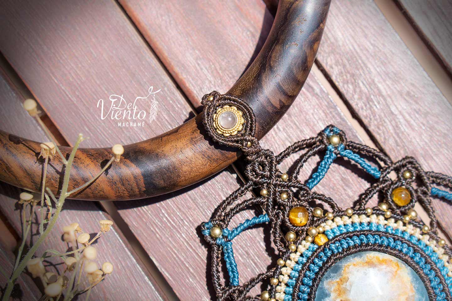 Collar Mandala de macramé con Onix Cielo, Cuarzo Rosa y Ojo de tigre