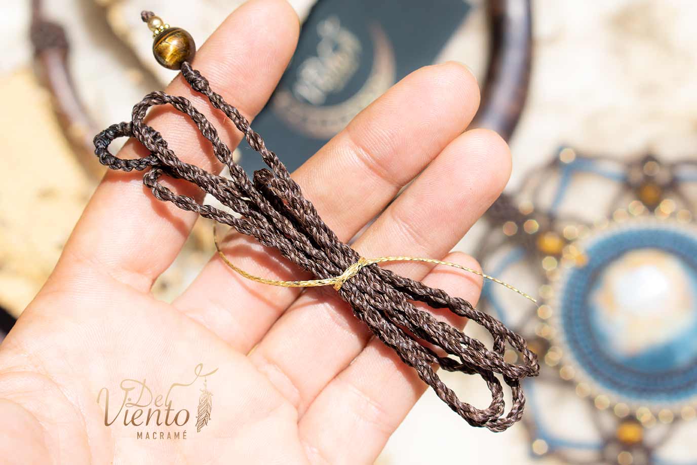 Collar Mandala de macramé con Onix Cielo, Cuarzo Rosa y Ojo de tigre
