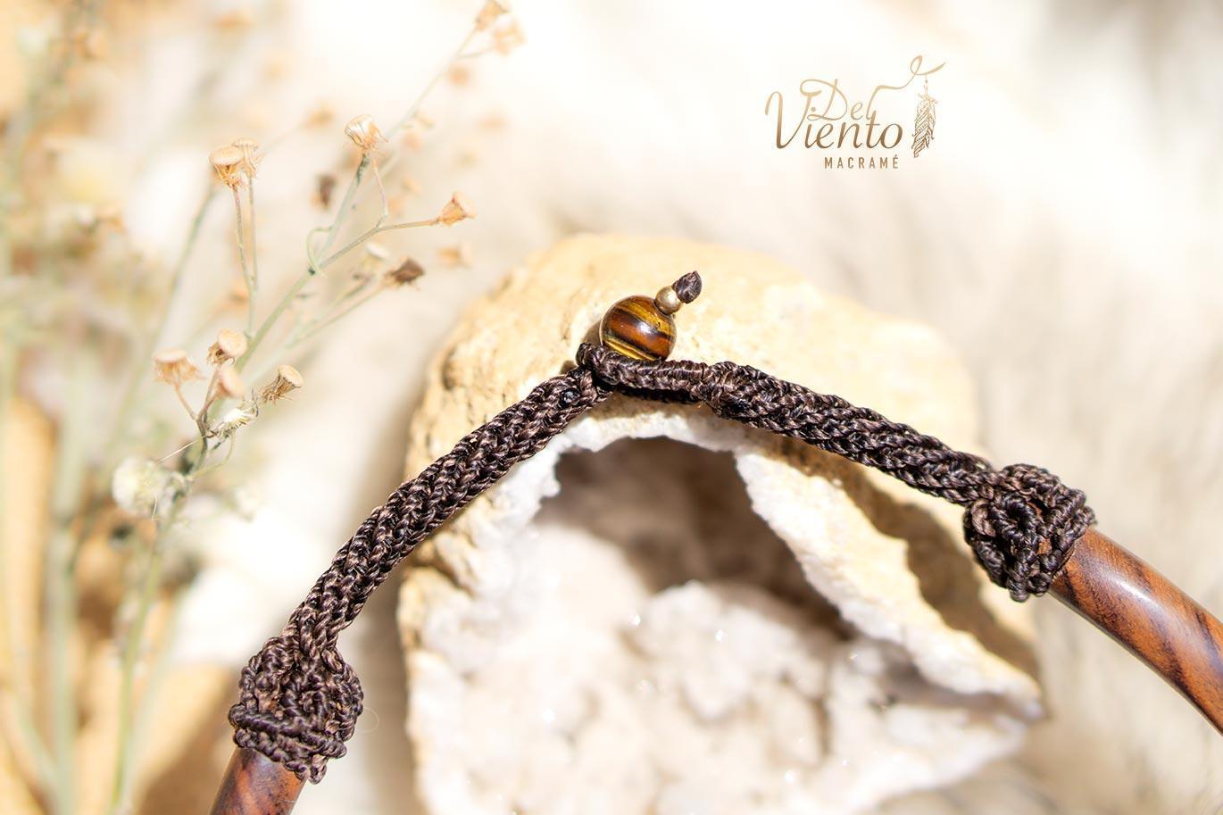 Collar Mandala de macramé con Onix Cielo, Cuarzo Rosa y Ojo de tigre