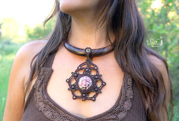RESERVADO Iris | Collar Mandala de macramé con Rodonita, Granates y Amatista