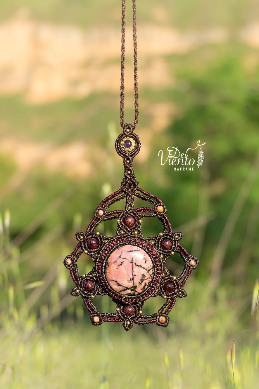 RESERVADO Iris | Collar Mandala de macramé con Rodonita, Granates y Amatista